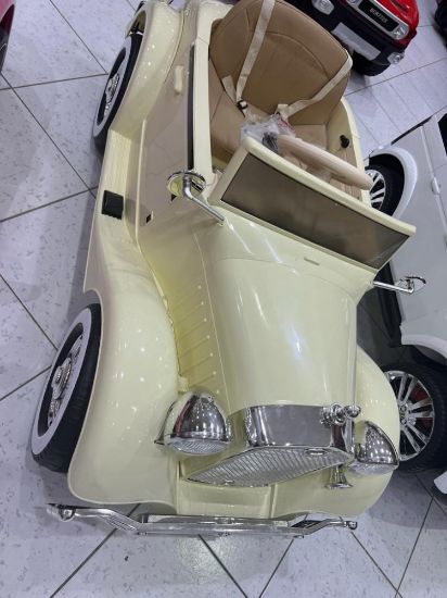 صورة (( سيارتين )) كلاسيك تصميم مميز